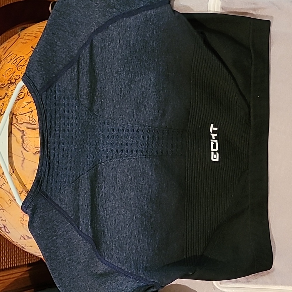 Echt Compression Crop - Picture 3 of 3